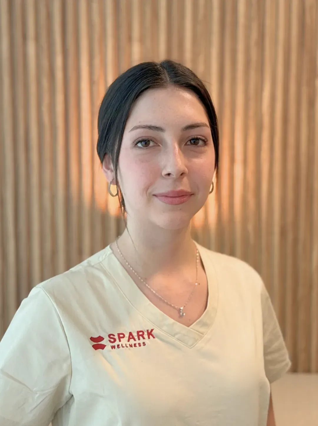 Nayadet Ferreira, kinesióloga de piso pélvico de Spark Wellness, en el box de Vitacura